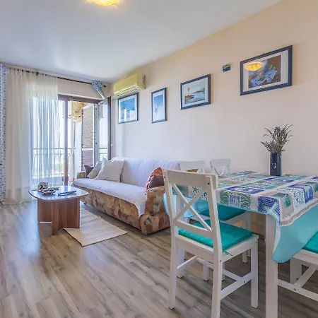 Apartment Charmantes Nur 300 Meter Zum Mit Meerblick, Waschmaschine, Wifi
