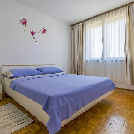 Charmantes Nur 300 Meter Zum Mit Meerblick, Waschmaschine, Wifi Crikvenica