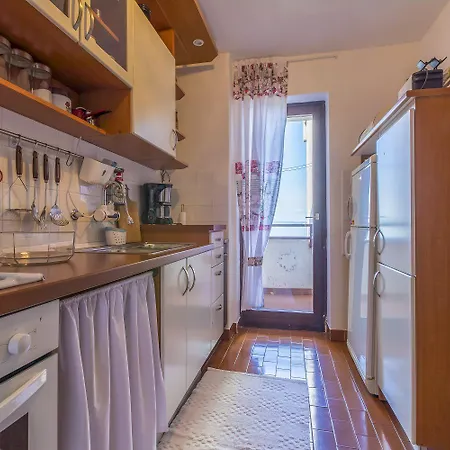 Apartment Charmantes Nur 300 Meter Zum Mit Meerblick, Waschmaschine, Wifi